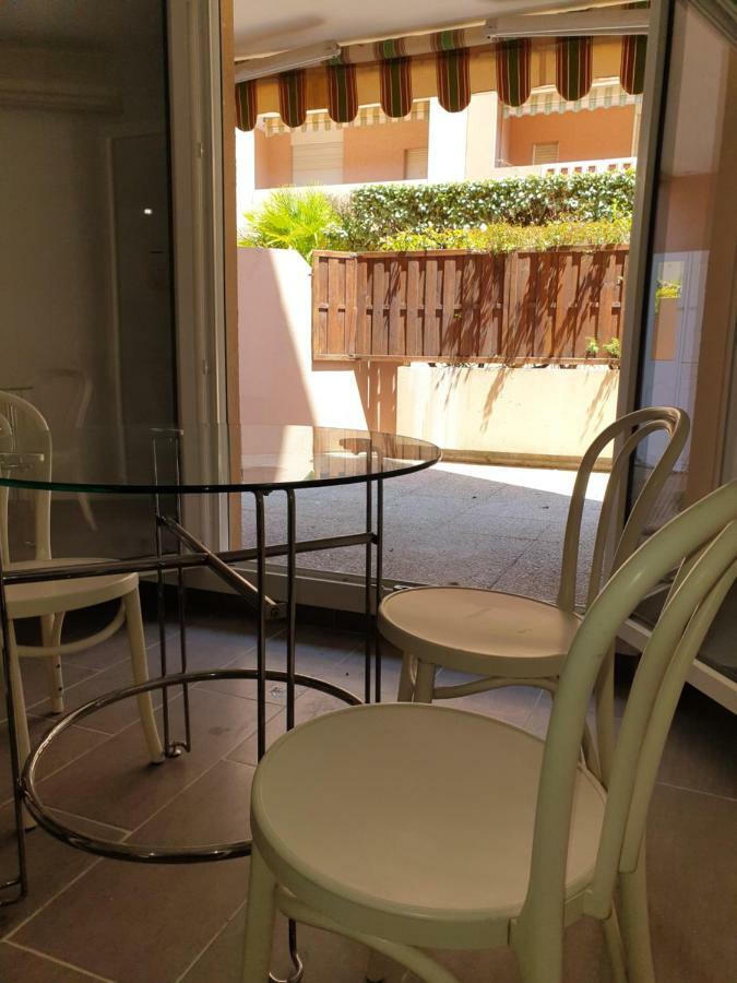 Le Victoria, Centre Ville , Plage Et Parking Gratuit Sainte-Maxime Exterior photo
