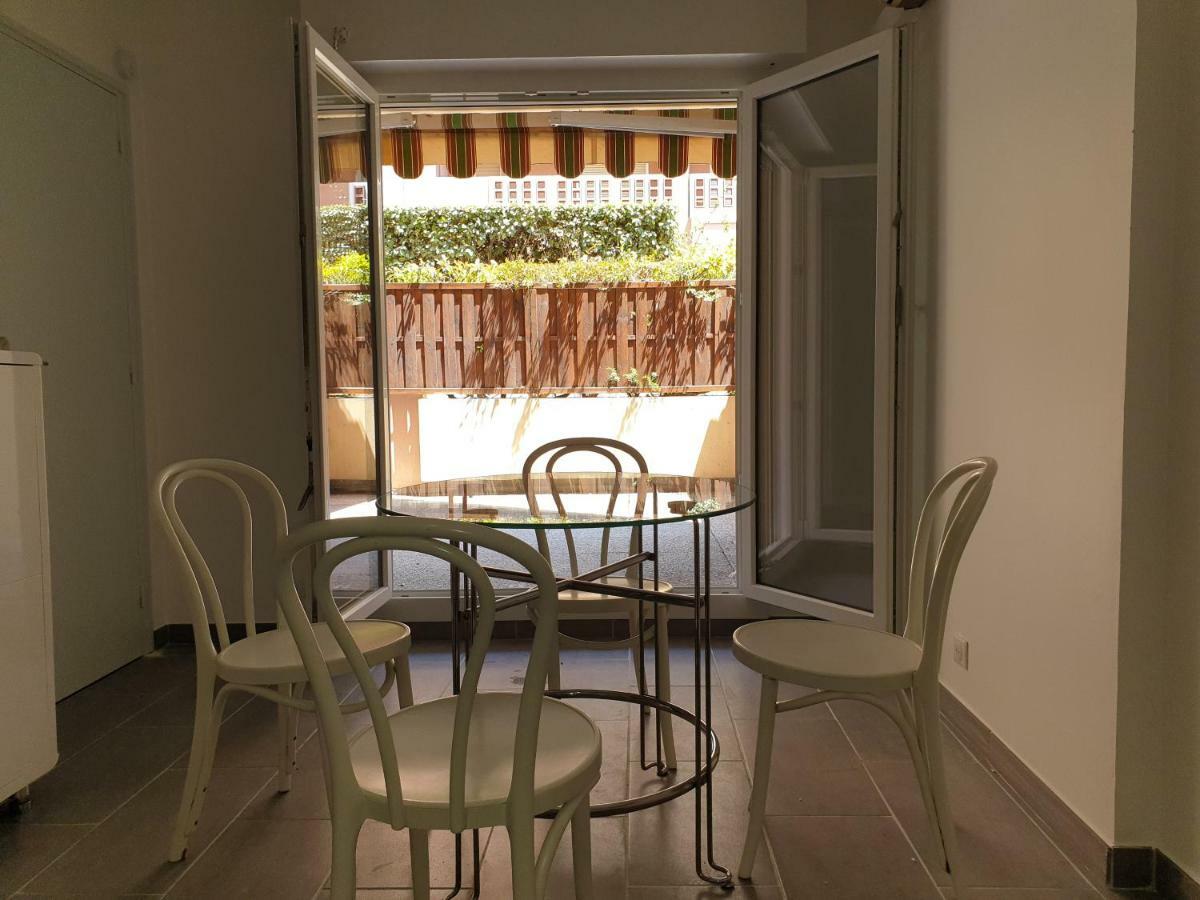 Le Victoria, Centre Ville , Plage Et Parking Gratuit Sainte-Maxime Exterior photo